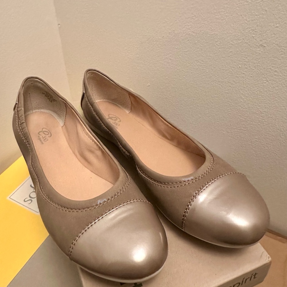 Easysprit Women's Tan Ballet Flats
